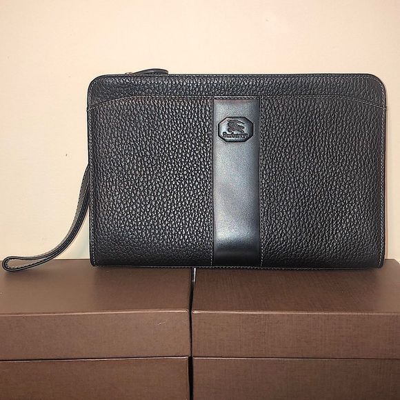 BURBERRYS Black Tumbled Leather Clutch Wristlet With Nova Check Plaid Lining - Picture 1 of 17